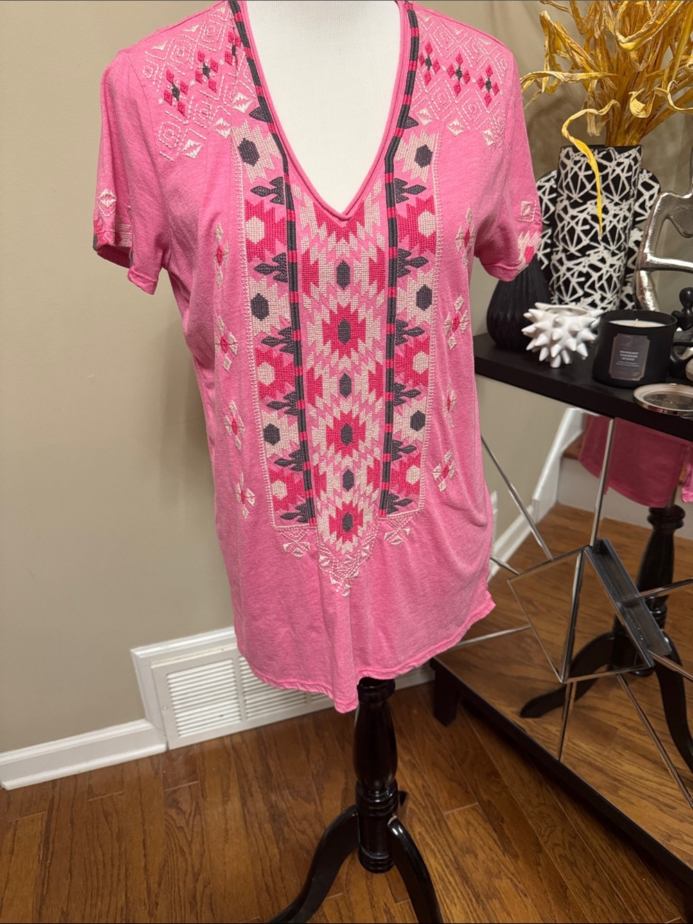 Johnny Was Aztec Pink Short Sleeve V-Neck Embroidered Tee Size M pre-owned